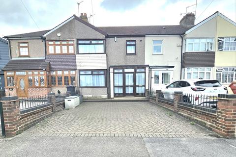3 bedroom terraced house to rent, South End Road, Rainham, RM13