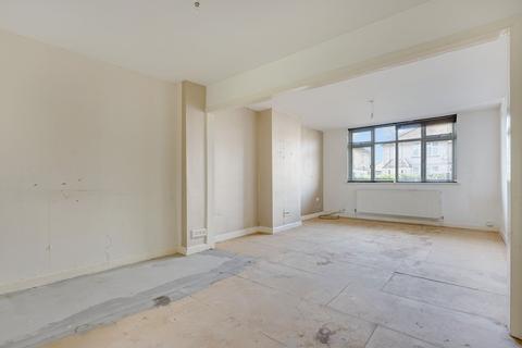 4 Wheatley Gardens, London, N9 9UE