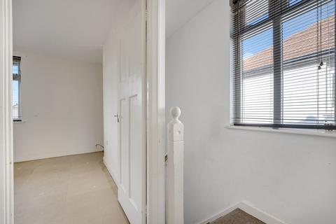 4 Wheatley Gardens, London, N9 9UE