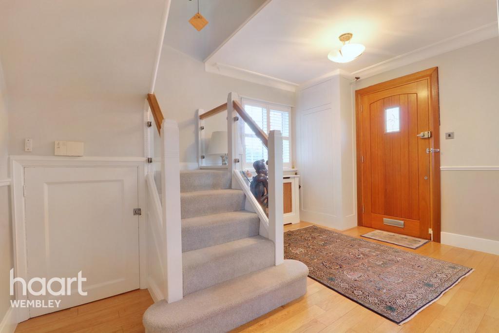 barn-way-wembley-5-bed-detached-house-1-200-000