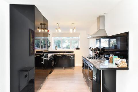 3 bedroom end of terrace house for sale - Latchingdon Gardens, Woodford Green, Essex, IG8
