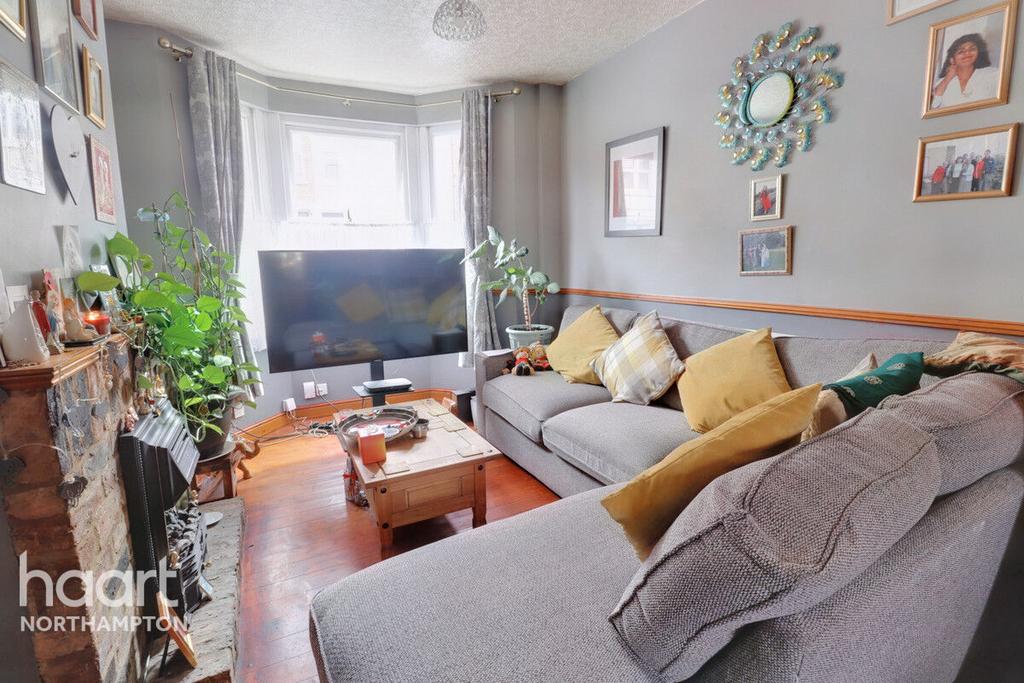Southampton Road, Northampton 3 bed terraced house for sale £190,000