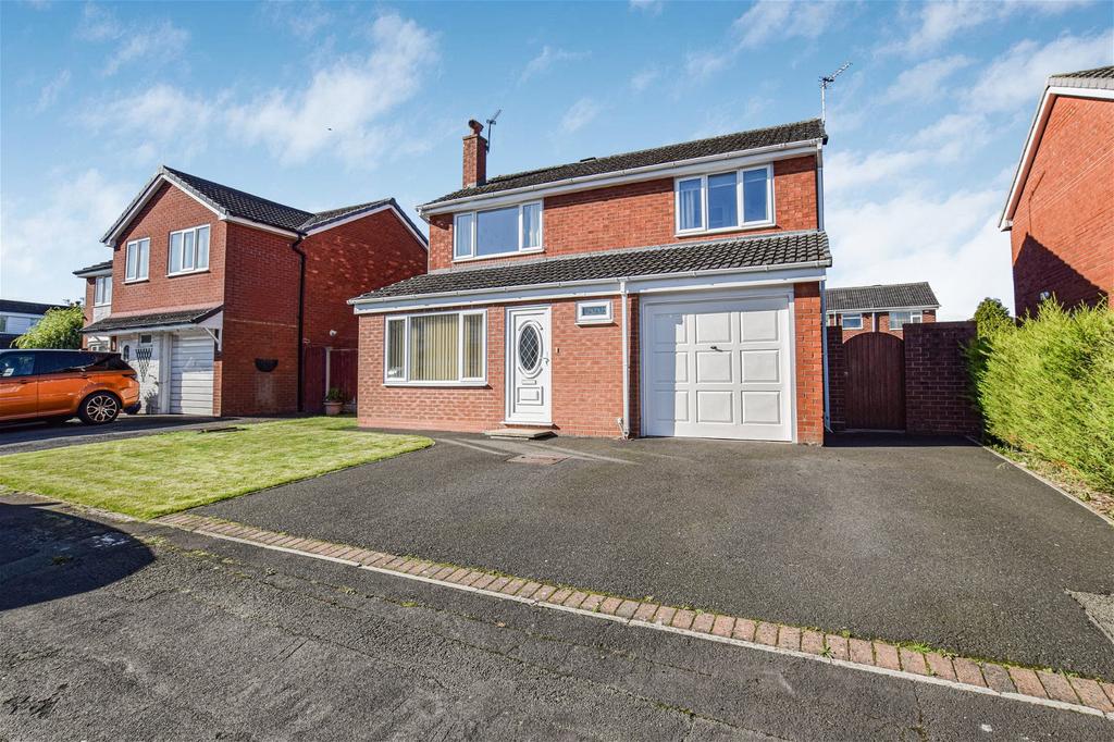 Bunbury Drive, Higher Runcorn 4 bed detached house - £300,000