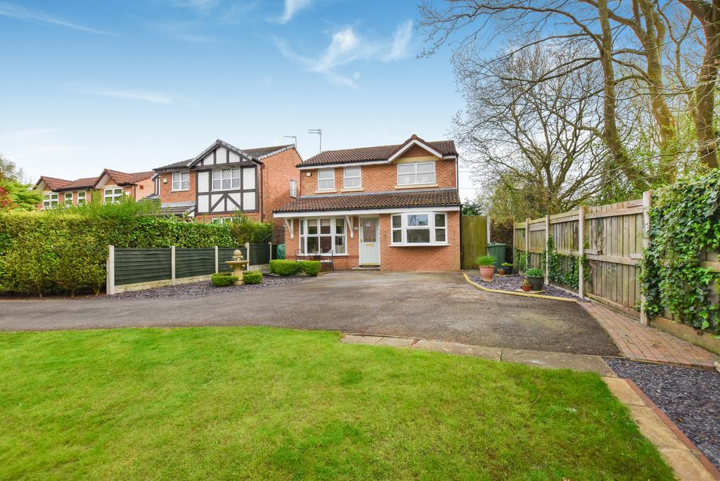 Woodthorn Close, Daresbury, Warrington 4 bed detached house £300,000