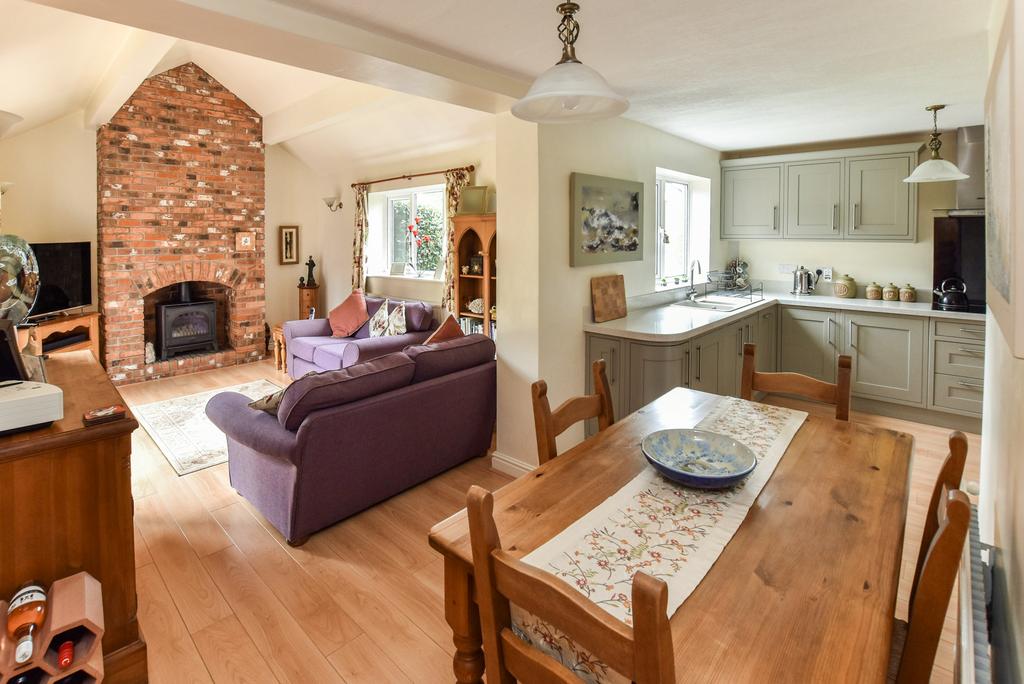 Shepperton Close, Appleton, Warrington 4 bed detached house £575,000