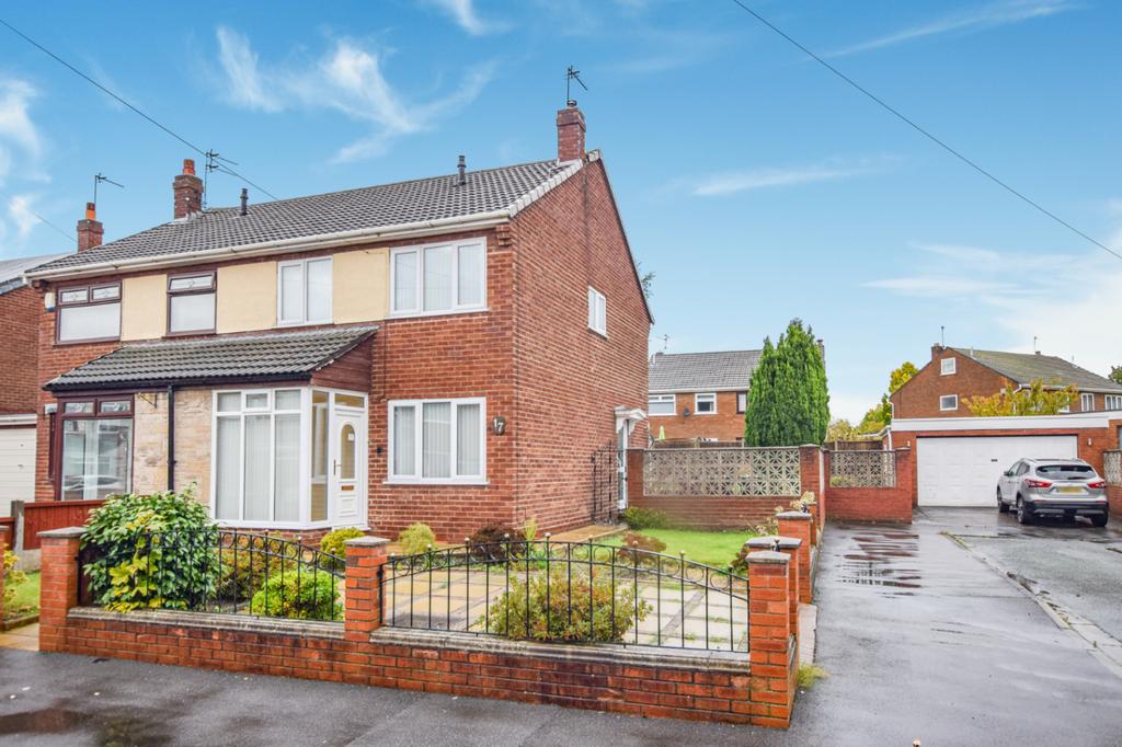 Lakeside Close, Widnes 3 bed semidetached house £250,000