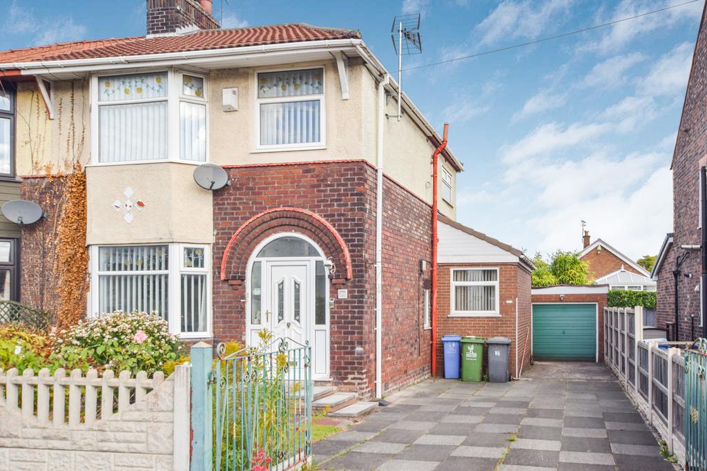 Pit Lane, Widnes 3 bed semidetached house £275,000