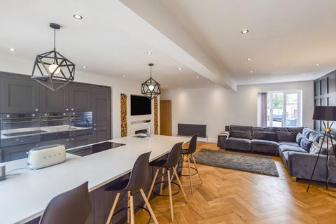 60 Mayfield Avenue, Widnes, WA8 8PW