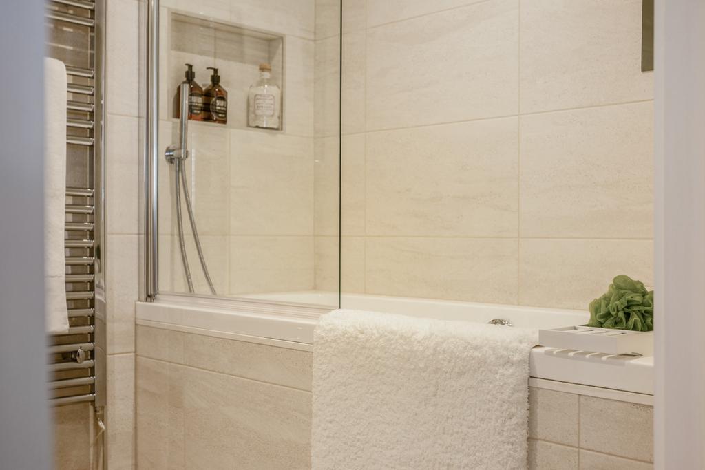 Show Bathroom 2