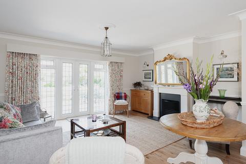 10 The Ridgeway, Fetcham, Leatherhead, KT22 9AZ