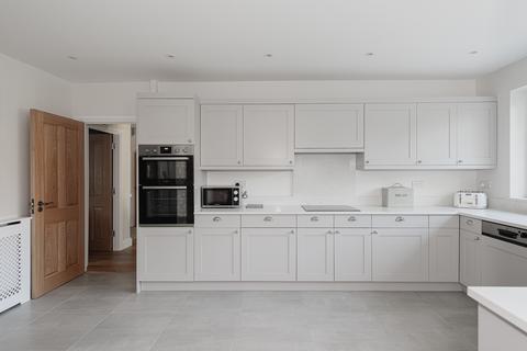 10 The Ridgeway, Fetcham, Leatherhead, KT22 9AZ