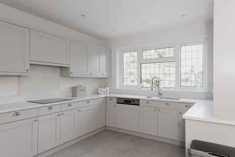 10 The Ridgeway, Fetcham, Leatherhead, KT22 9AZ