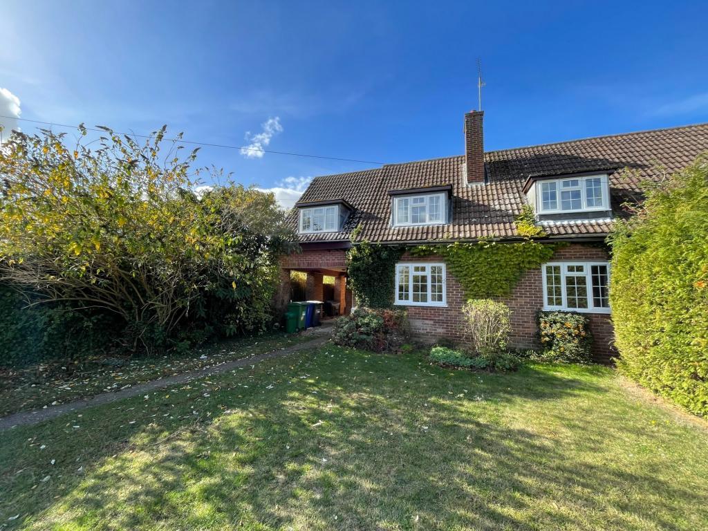 Chase Park Road, Yardley Hastings, NN7 4 bed semidetached house £