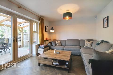 65 Asket Drive, Leeds, LS14 1HX