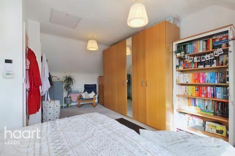 65 Asket Drive, Leeds, LS14 1HX