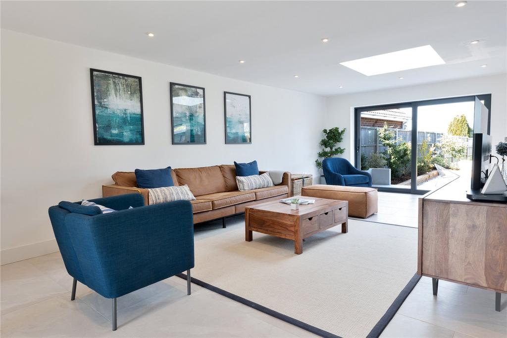 Cowley Road, Lymington, Hampshire, SO41 4 bed detached house £1,195,000