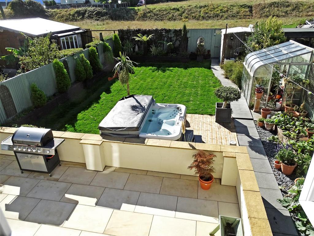 Rear Garden With Tub