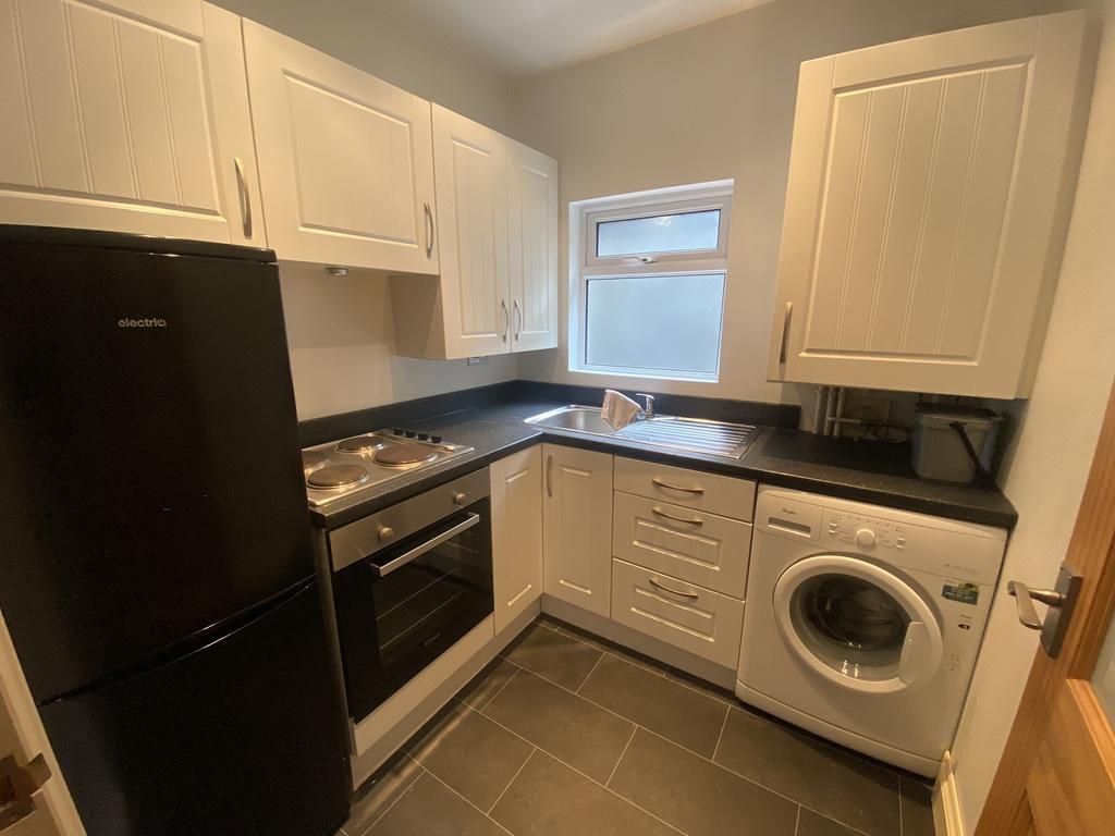 Brooklands, Cwmavon, Port Talbot... 2 bed flat £575 pcm (£133 pw)