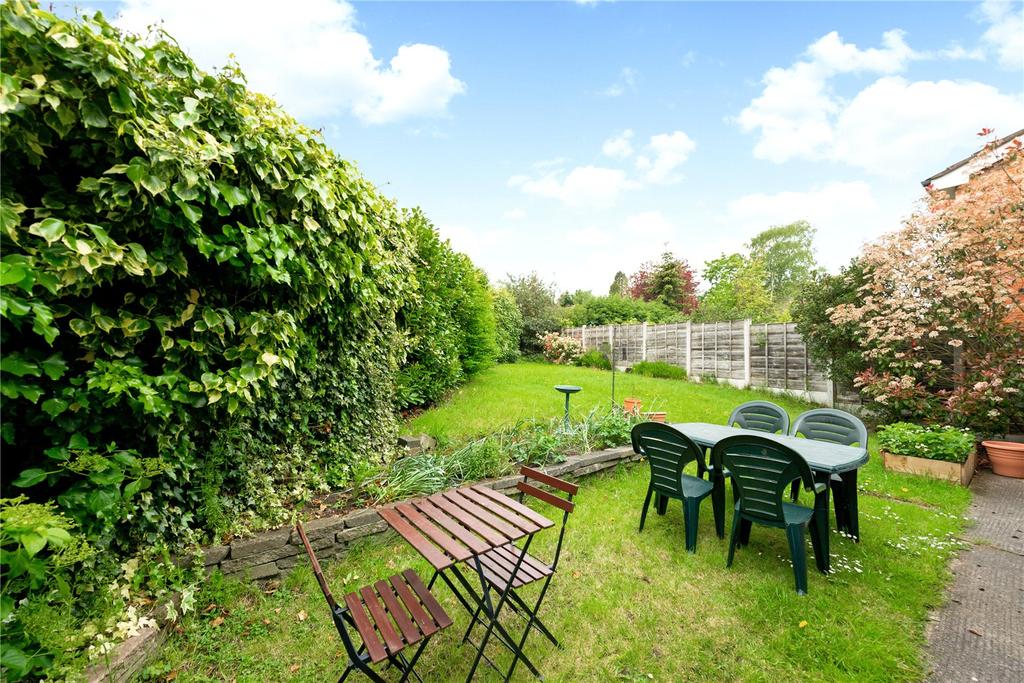 Dean Drive, Wilmslow, Cheshire, SK9 3 bed detached house £1,500 pcm (£346 pw)