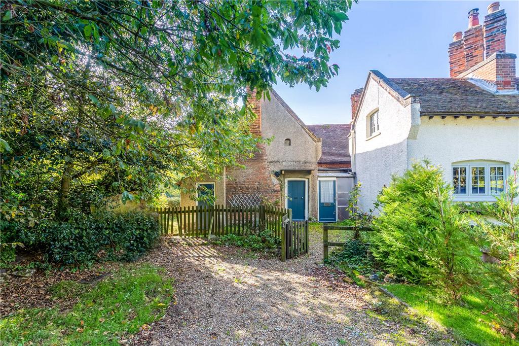 Woodside Green, Wild Hill, Hatfield, Hertfordshire 3 bed semidetached