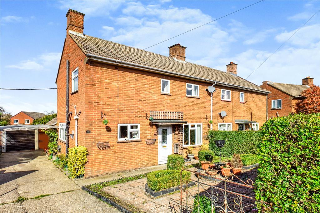 Gravelly Close, Tadley, Hampshire, RG26 3 bed semi-detached house for ...