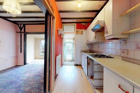 4 Ainslie Wood Road, London, E4 9BY