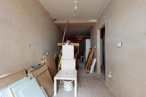 Flat B, 81 Catford Hill, London, SE6 4PW