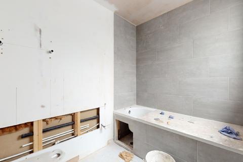 Flat B, 81 Catford Hill, London, SE6 4PW