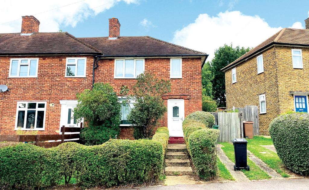 82 Wittenham Way, Chingford 3 bed semidetached house £250,000