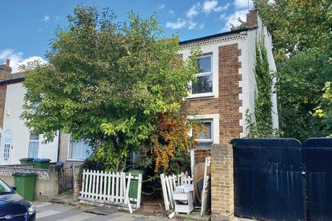 2 Llanover Road, London, SE18 3SU