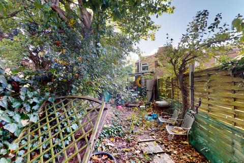 2 Llanover Road, London, SE18 3SU