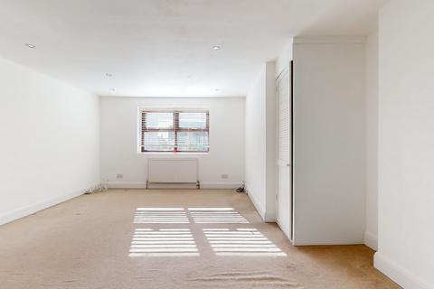16 Howards Road, London, E13 8AY