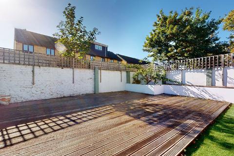 16 Howards Road, London, E13 8AY