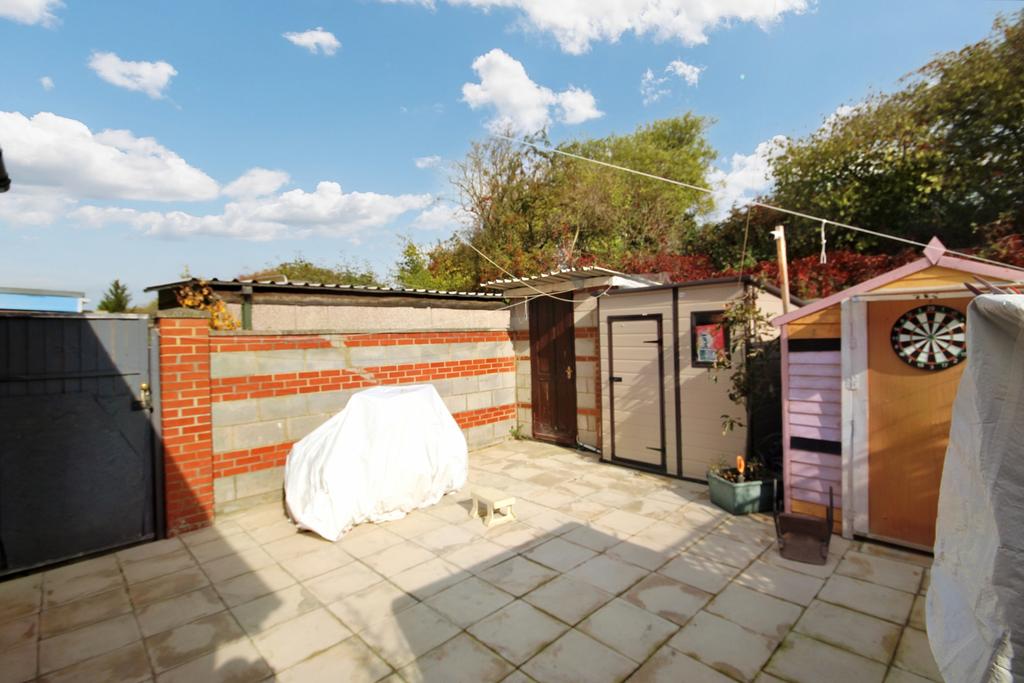 Bridgewater Road, Wembley, Middlesex HA0 3 bed end of terrace house for