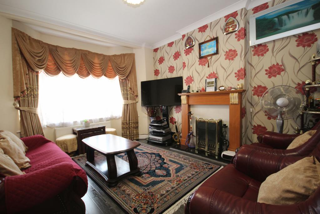 Bridgewater Road, Wembley, Middlesex HA0 3 bed end of terrace house for