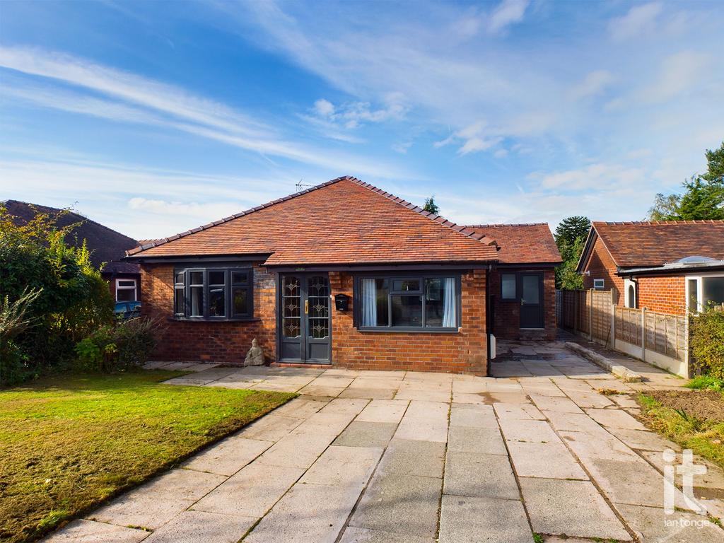 Highfield Road, Hazel Grove, Stockport, SK7 3 bed detached bungalow for