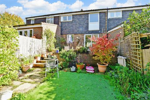 10 Cedars Close, Uckfield, TN22 1JA