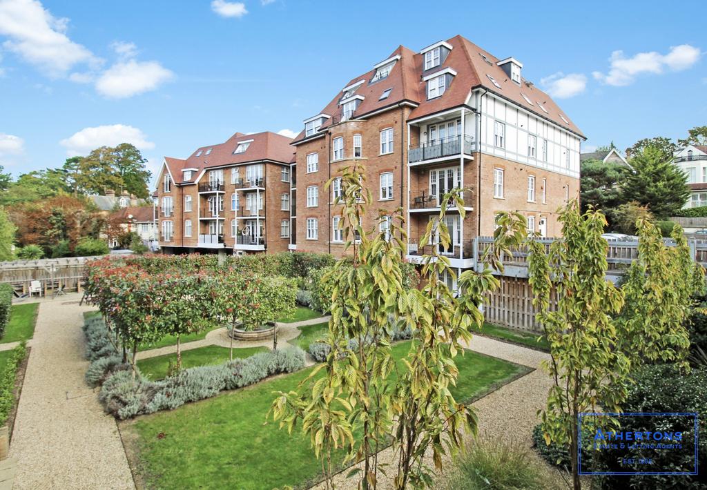 Exton Gardens, Bournemouth, BH1 2 bed apartment £240,000