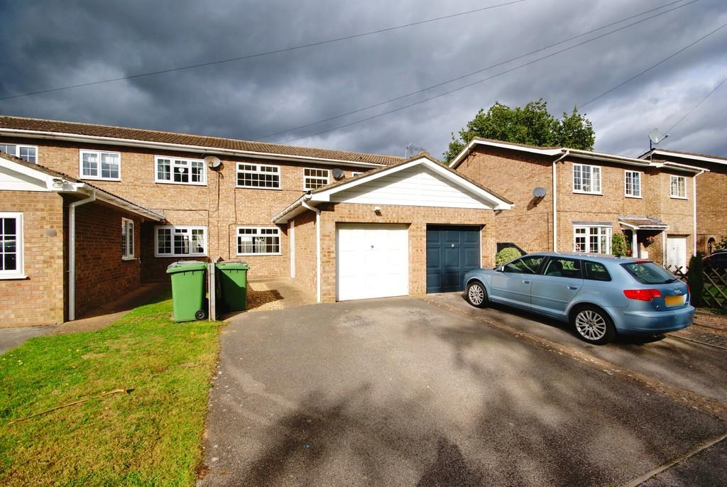 Rochester Drive, Lincoln 3 bed terraced house - £875 pcm (£202 pw)
