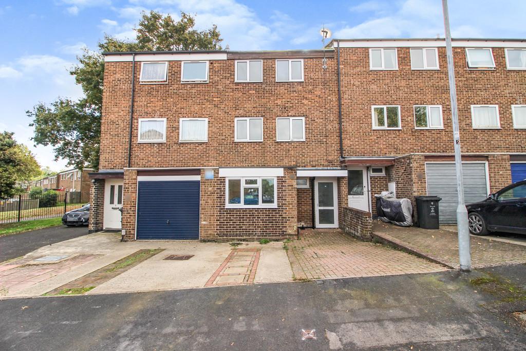 Truman Close, Eldene, Swindon 3 bed terraced house to rent £1,150 pcm