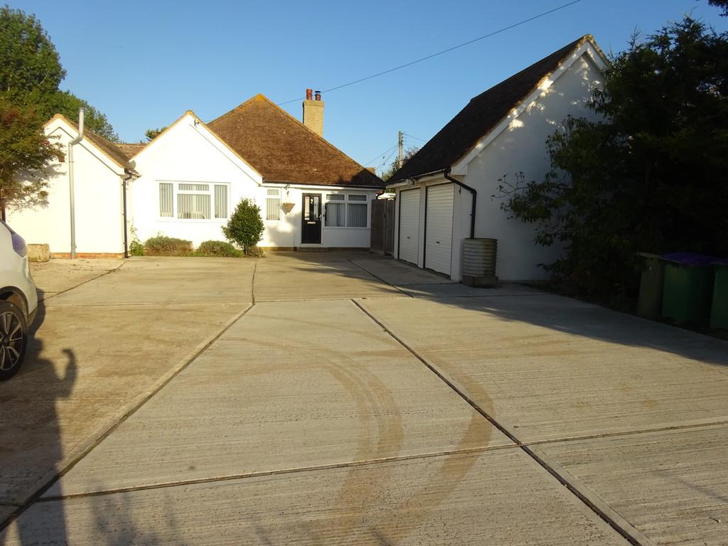 Dymchurch Road, St. Marys Bay 4 bed detached bungalow £1,700 pcm (£392 pw)