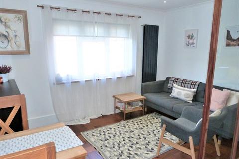 15a Greenyard, Waltham Abbey, EN9 1RH