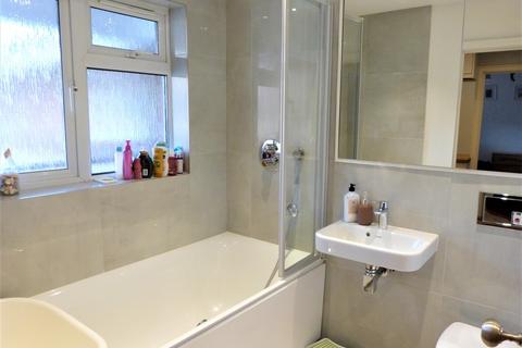 15a Greenyard, Waltham Abbey, EN9 1RH