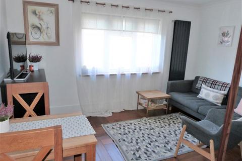 15a Greenyard, Waltham Abbey, EN9 1RH