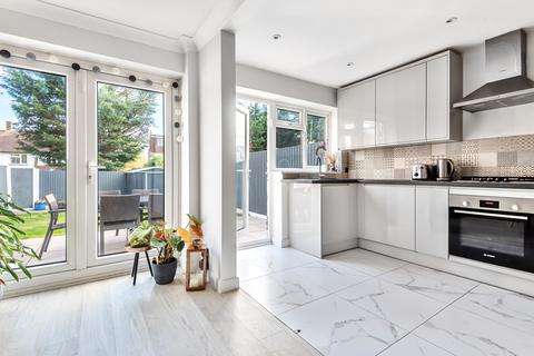 10 Bishops Close, Barnet, EN5 2QH
