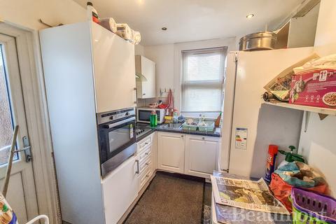 11 Bradgate Road, London, SE6 4TT