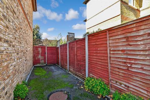 2b Percy Road, Mitcham, CR4 4JU