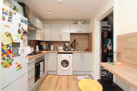 2 bedroom flat to rent, Alexandra Road, Poole