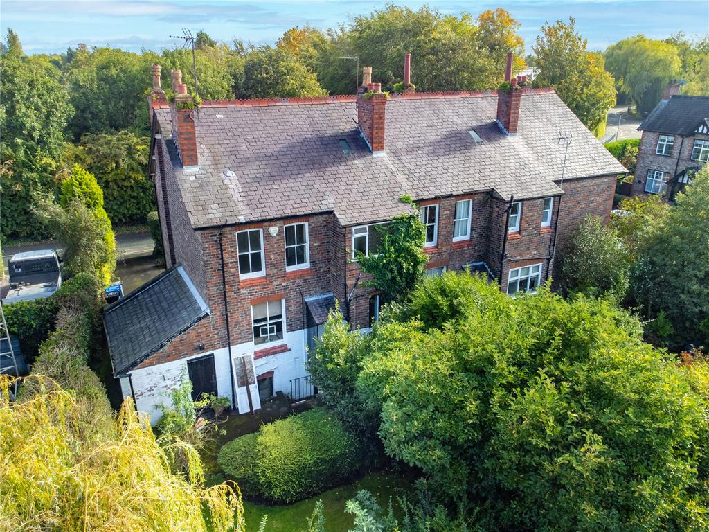 Grange Road, Bowdon, Cheshire, WA14 4 bed semidetached house £900,000