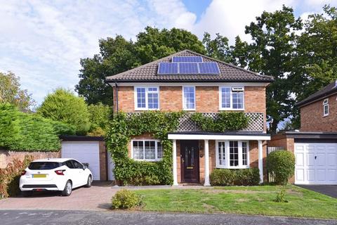 1 Ellery Close, Cranleigh, GU6 8DF
